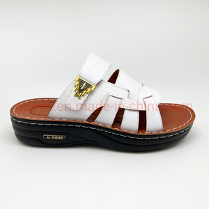 2023 Sandales de mode pour hommes Pantoufle d'été en PVC Sandales plates pour hommes