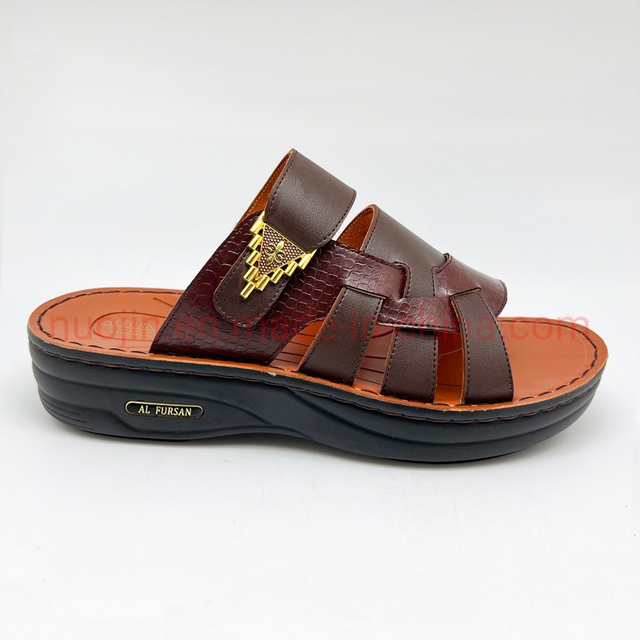 2023 Sandales de mode pour hommes Pantoufle d'été en PVC Sandales plates pour hommes