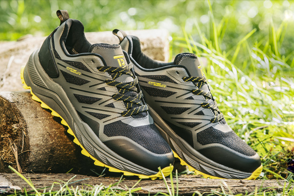 Sincèrement bienvenue chez vous et à l'étranger pour discuter de la coopération