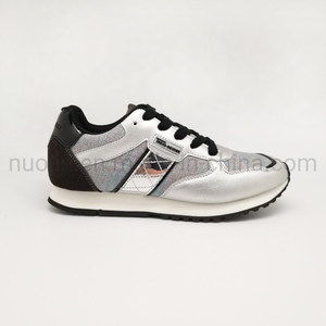 Chaussures décontractées et confortables pour femmes.