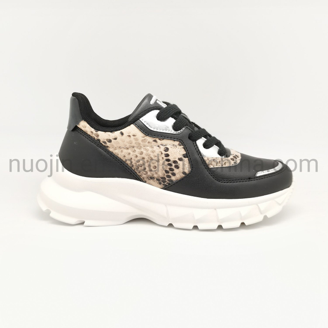 Été nouvelles chaussures féminines chaussures de sport décontractées respirantes exécutant des chaussures pour femmes